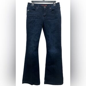 Cinch women’s size 30/9 dark wash stretchy flare blue jeans